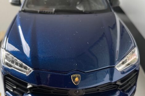Streng limitiertes Lamborghini Modell 1/18 in Techno Blue
