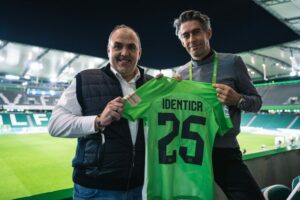 Fußball entdeckt: Identica sponsert Wölfe